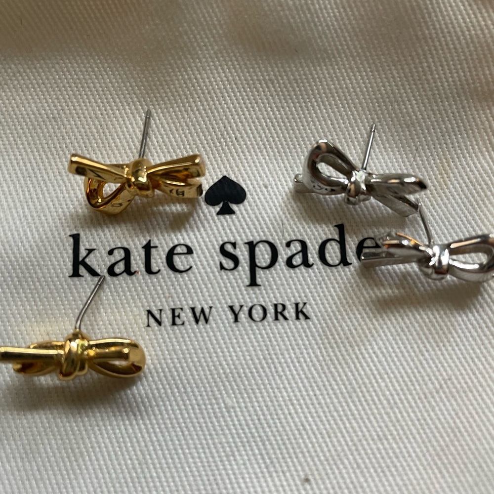 2 pairs of Kate spade “bow” earrings in Kaye Spade bag. Excellent condition!